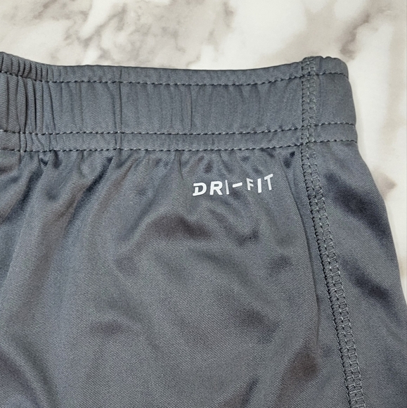 Nike Dri-Fit Boys NWT Cool Grey Swoosh Elastic Waistband Shorts Size 7/Large - Picture 8 of 9